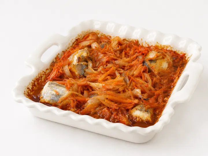 Минтай с морковью и луком (в духовке)